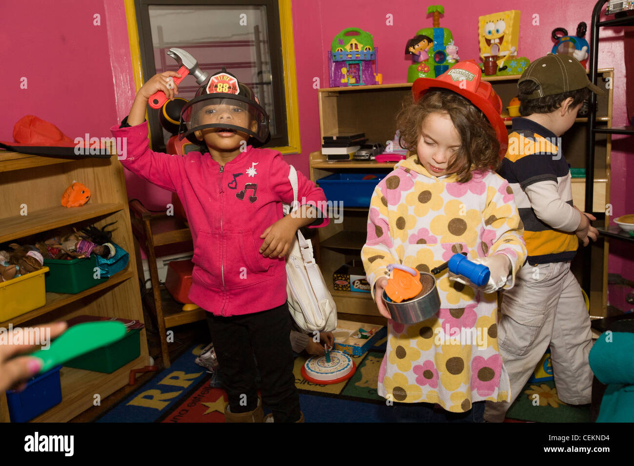 I ragazzi sono per noi la scuola materna/Early Learning Centre in altamente multiculturale quartiere Kensington di Brooklyn, NY Foto Stock