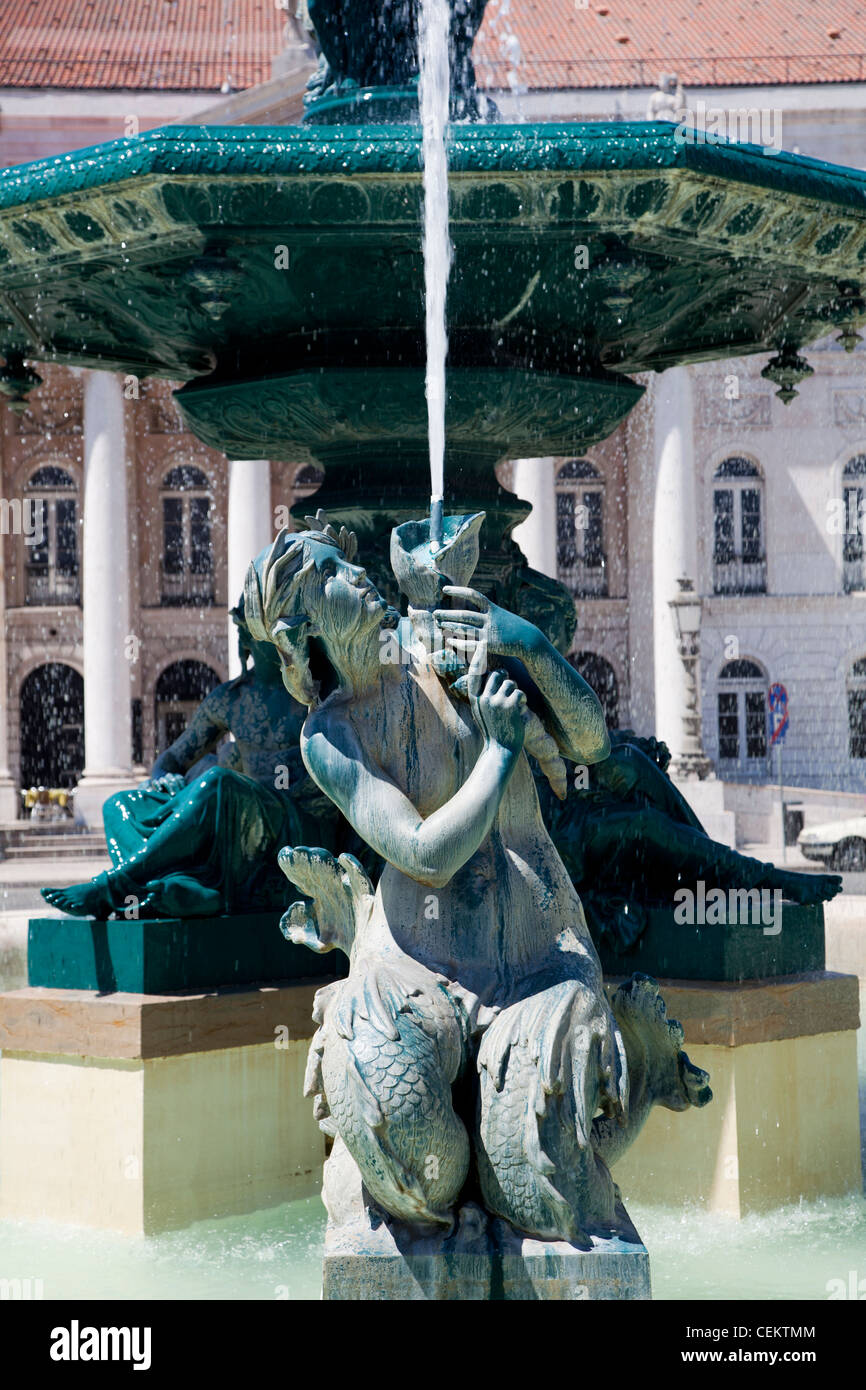 Il Portogallo, Lisbona, piazza principale (Piazza Pedro IV), Rossio Fontana, Mermaid statua Foto Stock
