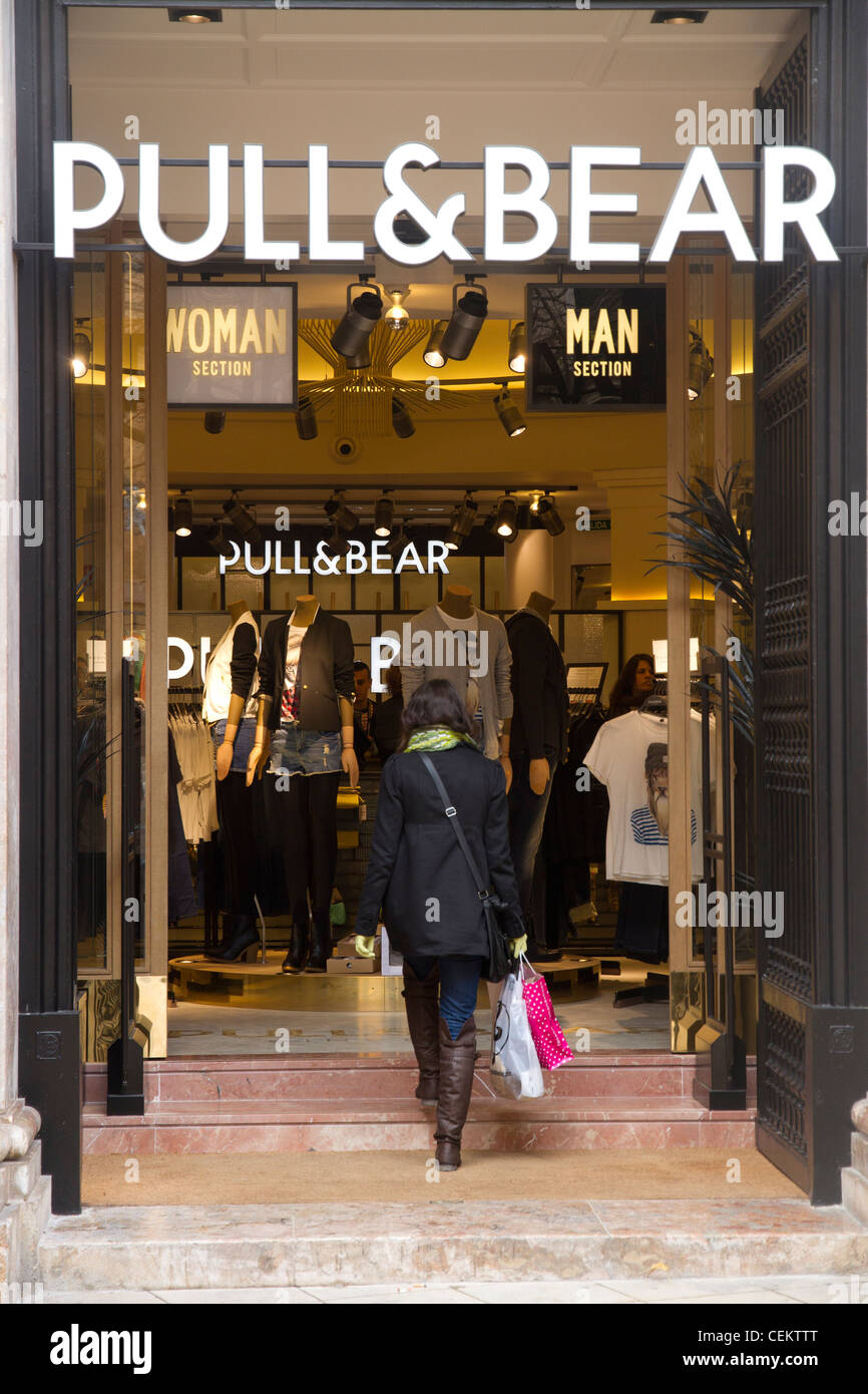 Pull & Bear' store shop Spagna Foto stock - Alamy