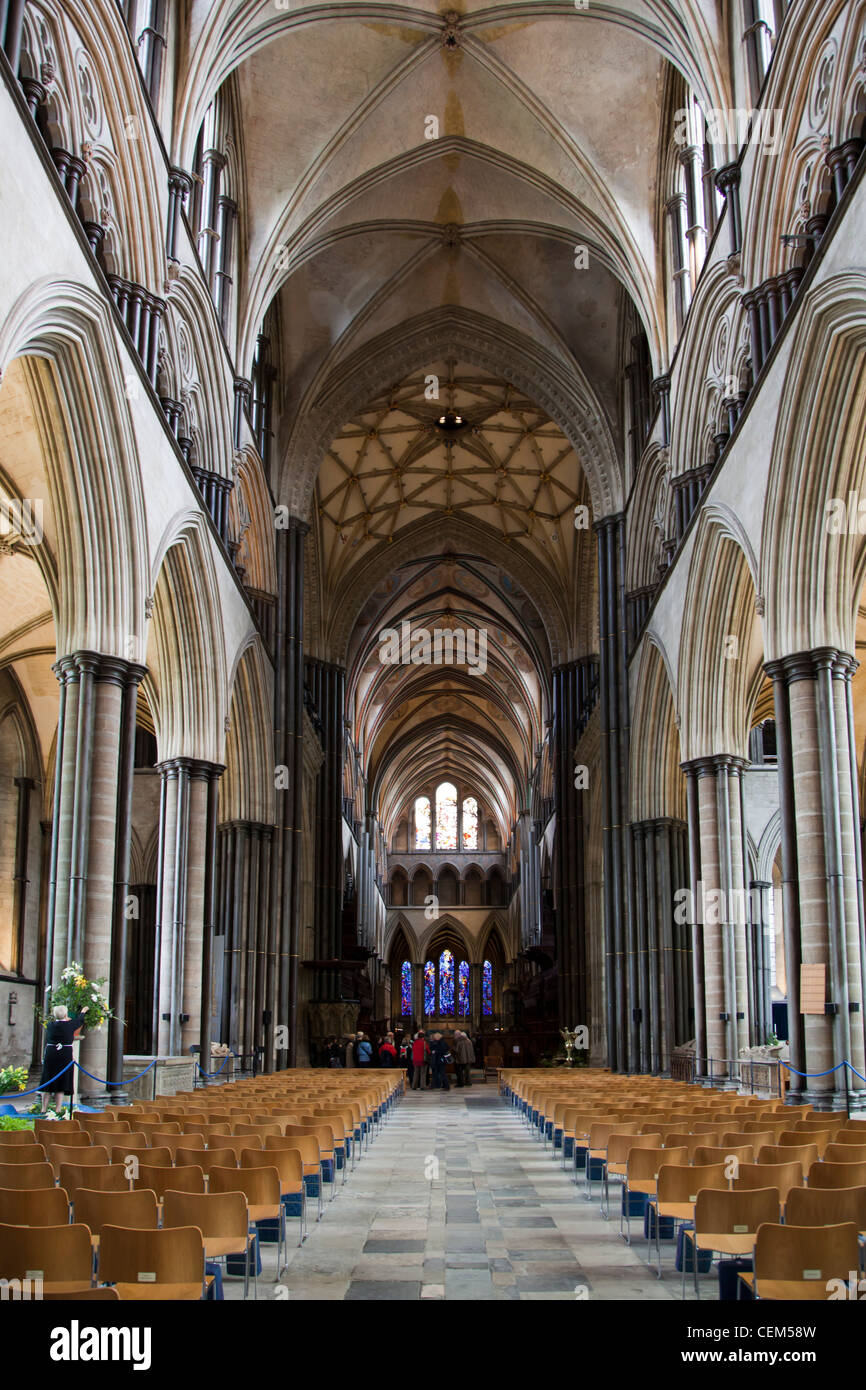 Inghilterra, Salisbury, Cattedrale di Salisbury, interno, navata, guardando verso est Foto Stock