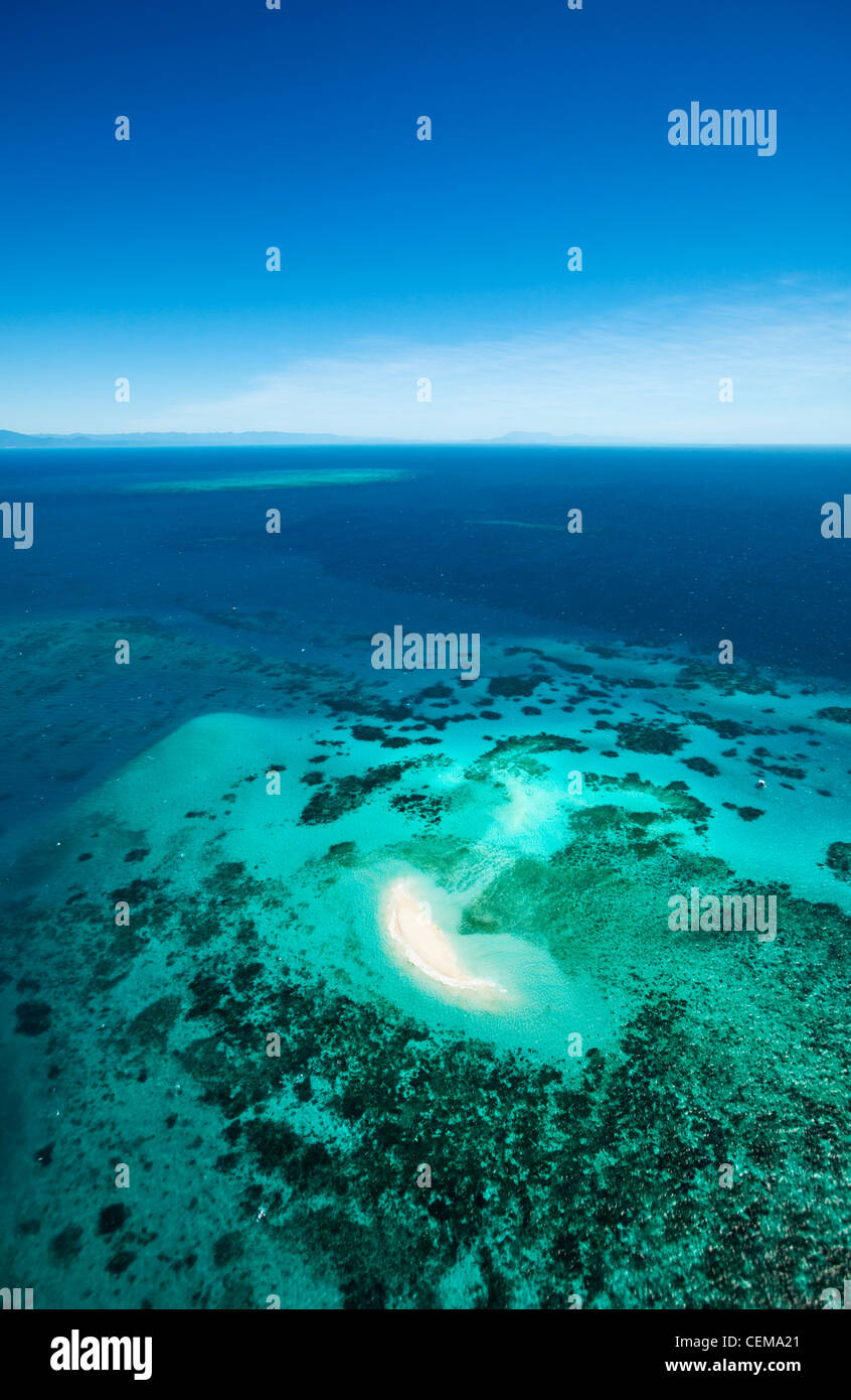 Vista aerea del Vlassof Cay, vicino a Cairns. Great Barrier Reef Marine Park, Queensland, Australia Foto Stock