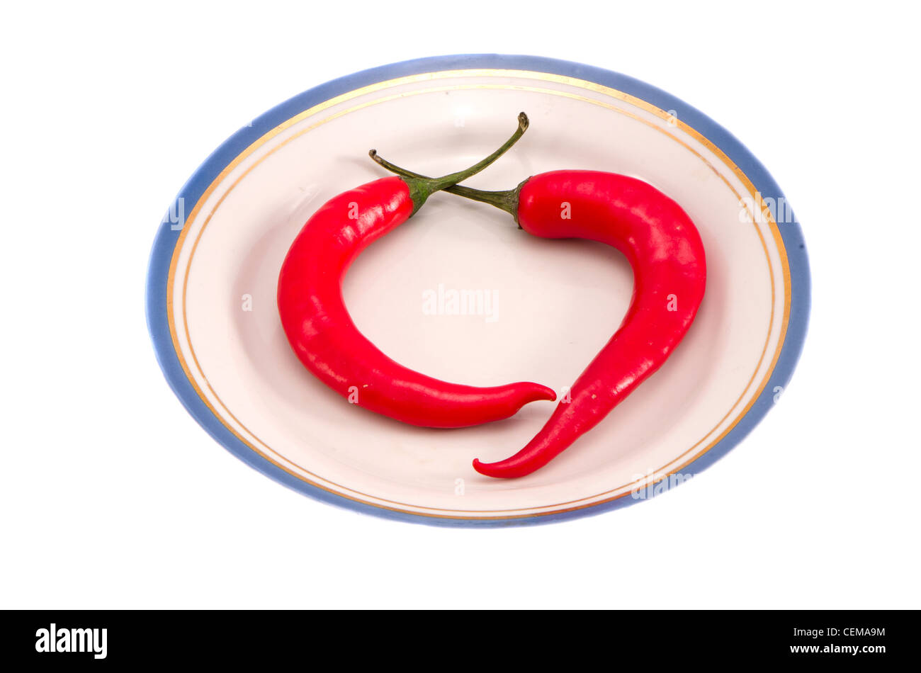 Due red hot chili pepper nel piatto. Alimentazione sana e naturale. Foto Stock