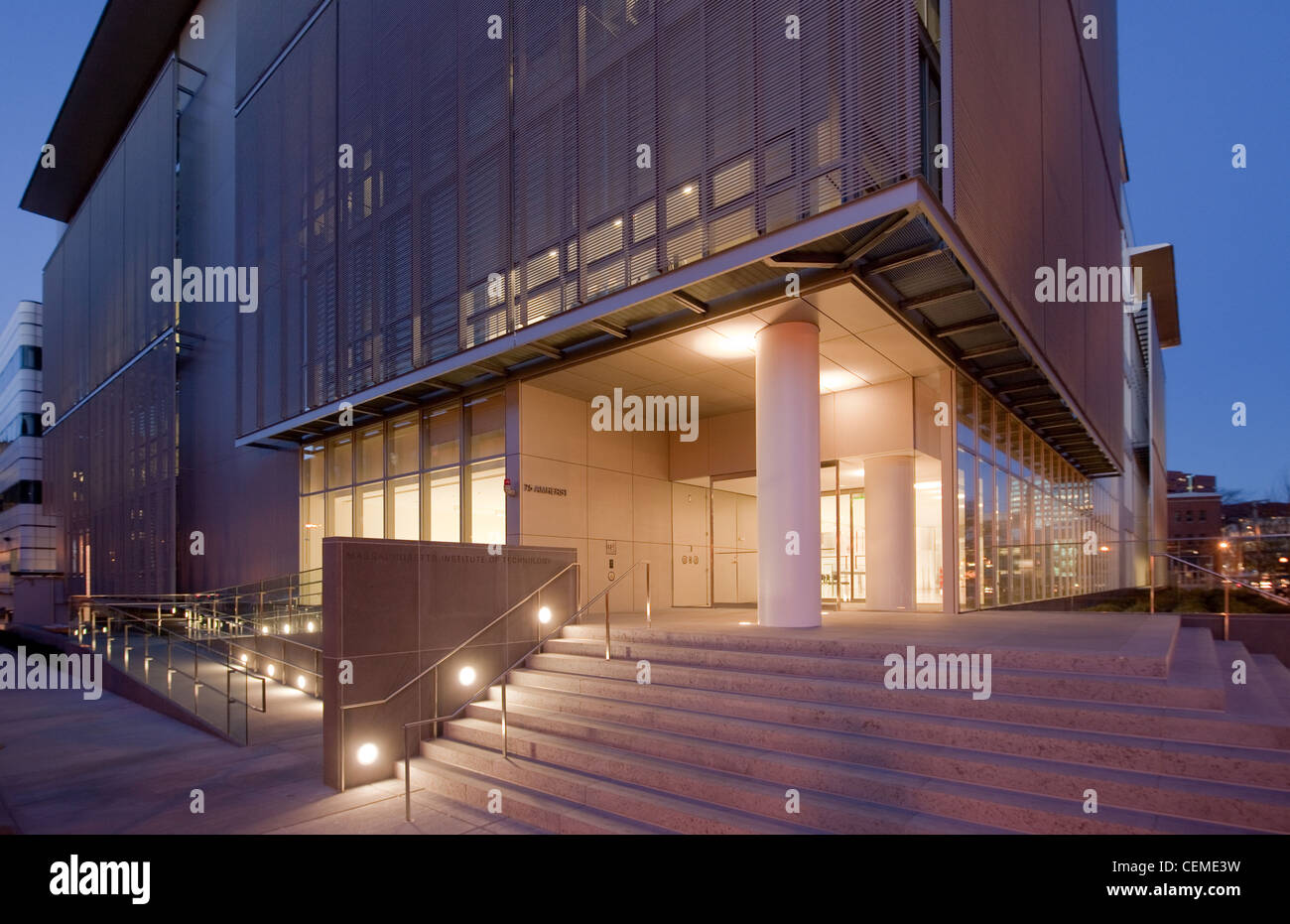 Il Laboratorio di media estensione (Edificio E14) al MIT, progettato da Fumihiko Maki e Leers Weinzapfel e completato nel 2009. Foto Stock