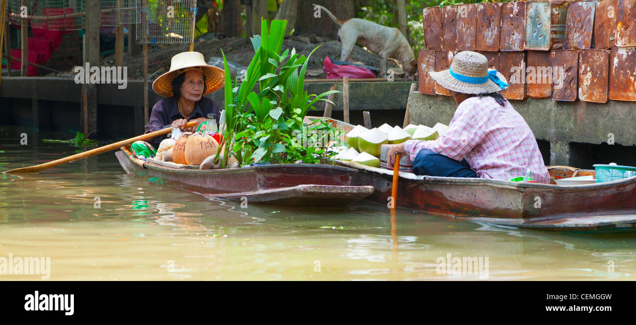 Mercato Galleggiante vicino a Bangkok, in Thailandia Foto Stock