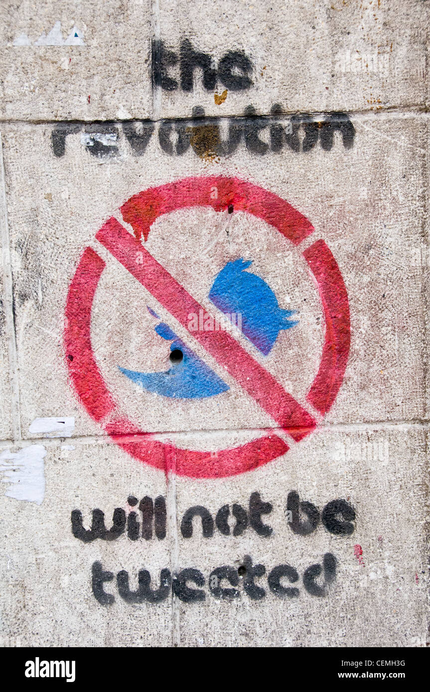 La rivoluzionaria graffiti sulle pareti del Cairo downtown Foto Stock