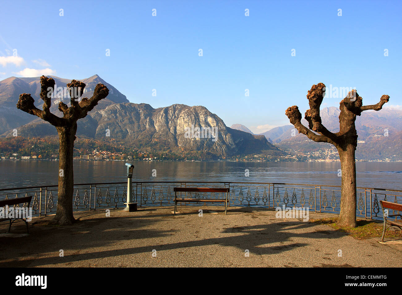 Vista sul lago di Como e delle montagne del nord Italia. Foto Stock