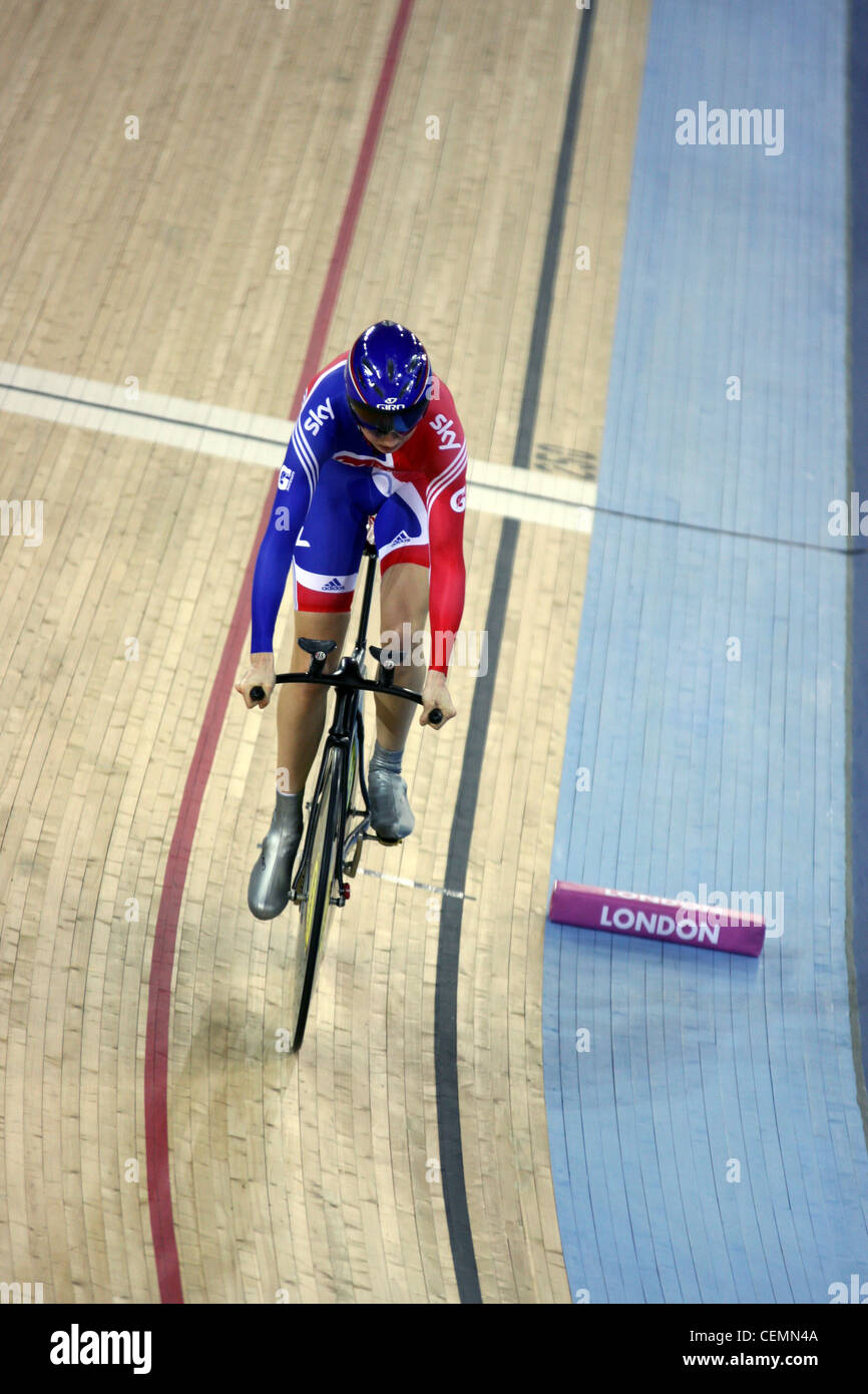 Joanna Rowsell vince le donne individuale inseguimento a UCI ciclismo su pista World Cup Velodrome. Foto Stock