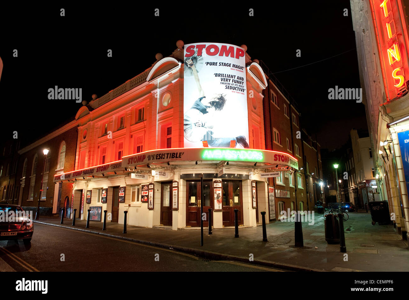 Stomp Ambassadors Theatre di Londra La vita notturna di Theatreland Foto Stock