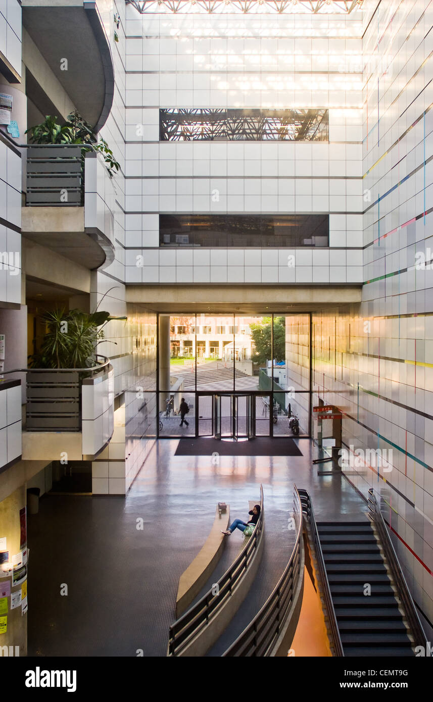 L'atrio centrale del Media Lab del Massachusetts Institute of Technology campus in Cambridge, MA come si è visto su 9/17/08. Foto Stock