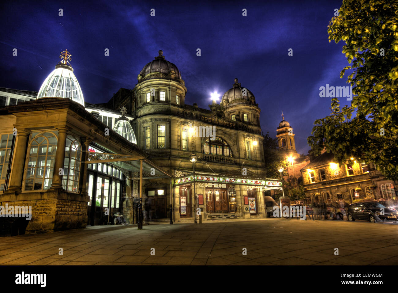 Vittoriano Buxton Opera House di notte, Derbyshire, East Midlands, England, Regno Unito Foto Stock