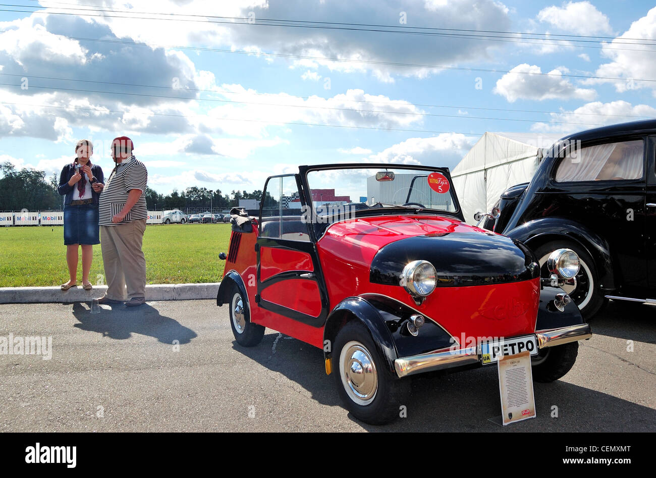 Retrò SMZ S-3A a annualmente automotive-show 'capitale auto show 2011". Kiev, Ucraina. Foto Stock