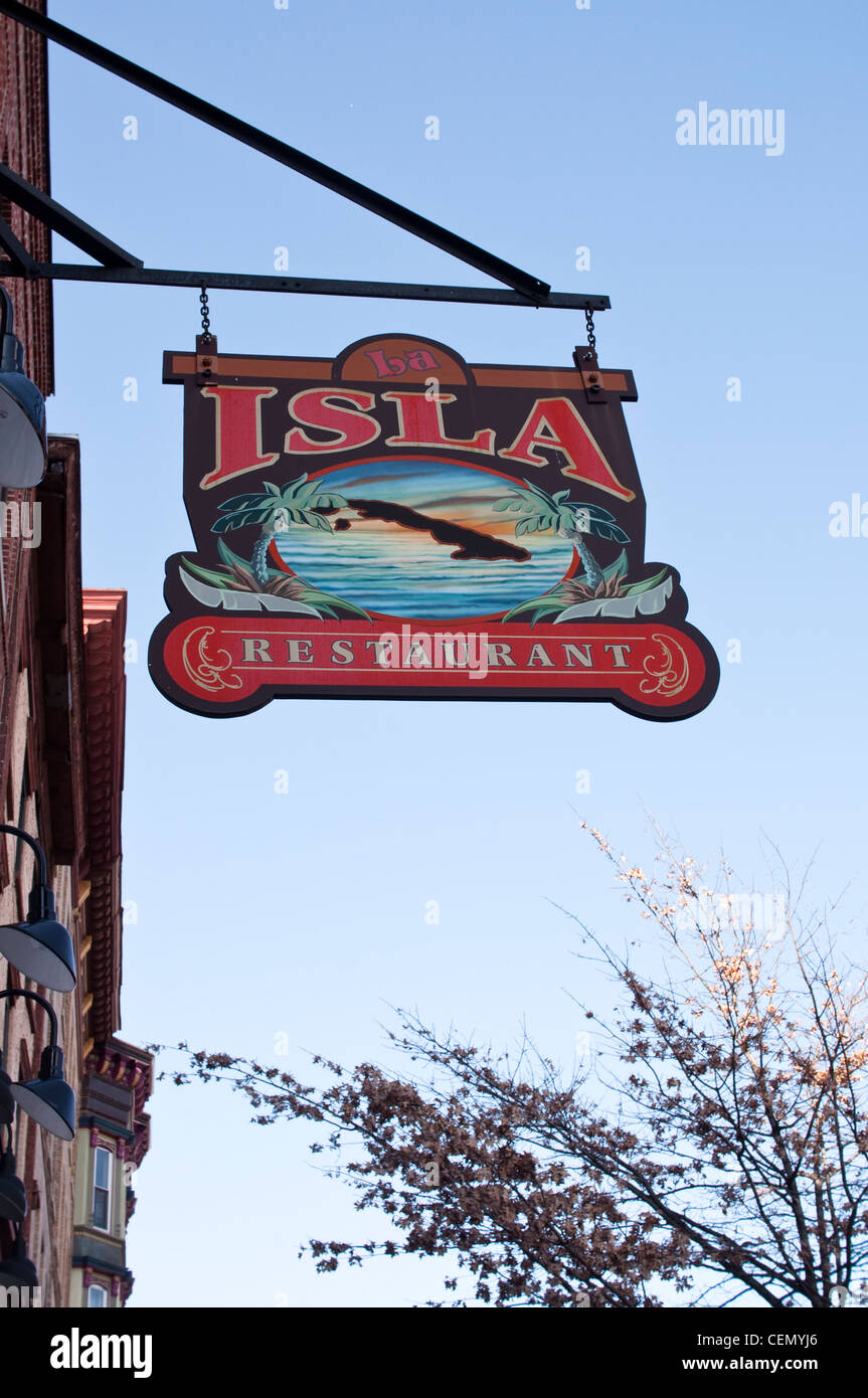 Esterno di La Isla ristorante, un fantastico ristorante cubano in Washington Street in Hoboken, NJ, Stati Uniti d'America. Foto Stock