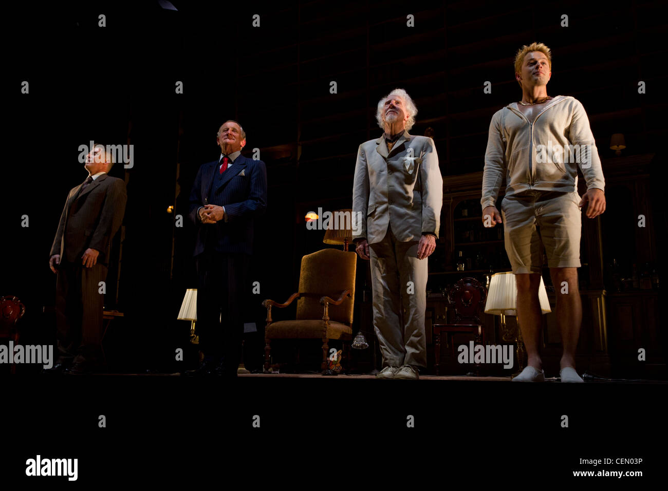 Cast di terra di nessuno di Harold Pinter a curtain call, Teatro, Opera House di Sydney, Australia Foto Stock
