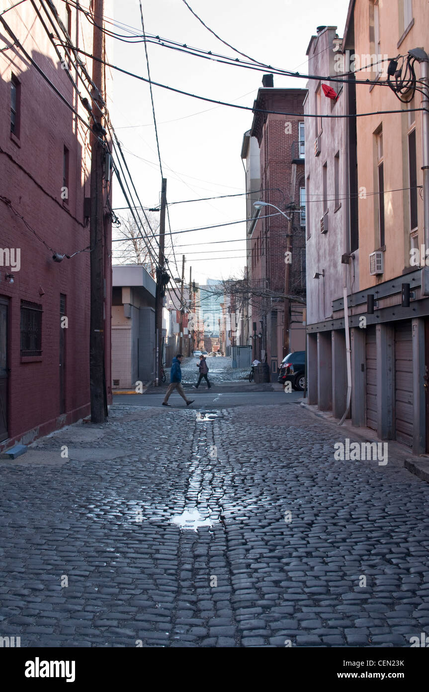 Corte Street in Hoboken, una strada pavimentata a ciottoli usati come una posizione nel pluripremiato film sul lungomare. Hoboken, NJ, Stati Uniti d'America. Foto Stock
