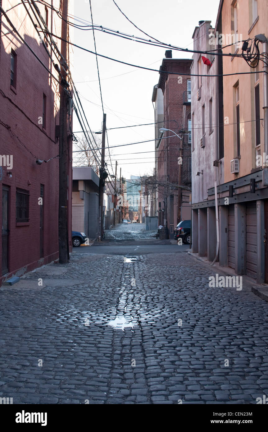 Corte Street in Hoboken, una strada pavimentata a ciottoli usati come una posizione nel pluripremiato film sul lungomare. Hoboken, NJ, Stati Uniti d'America. Foto Stock
