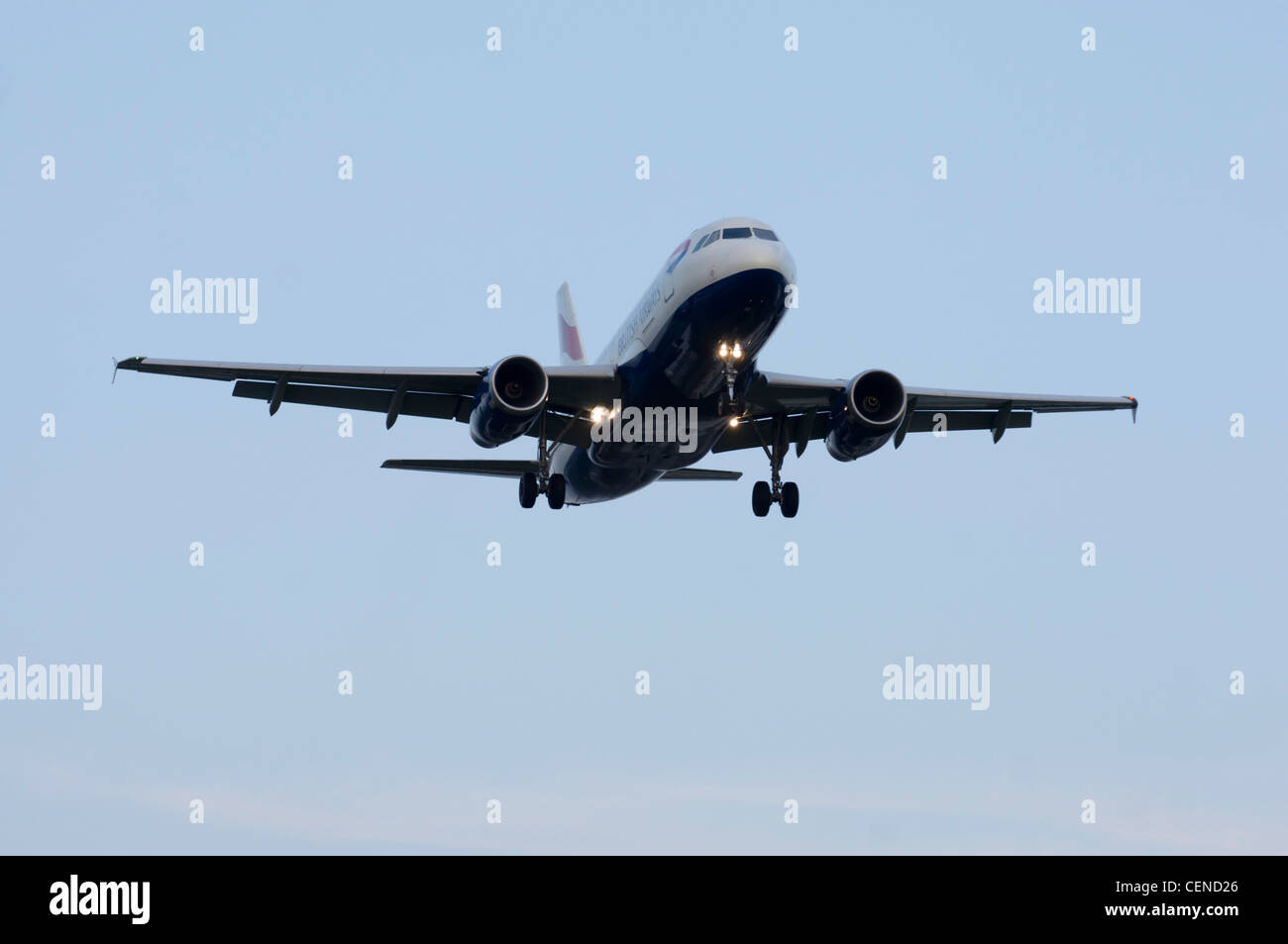 Aeroplano Airbus A319 avvicinando Heathrow Foto Stock