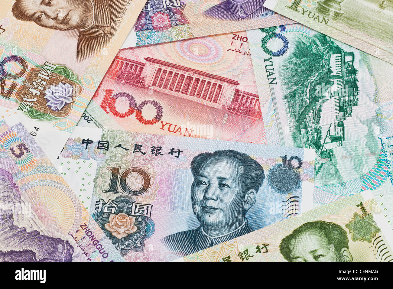 Molti Yuan fatture con il ritratto di Mao Zedong affiancati. Il renminbi, la valuta cinese, è stato introdotto nel 1949 Foto Stock