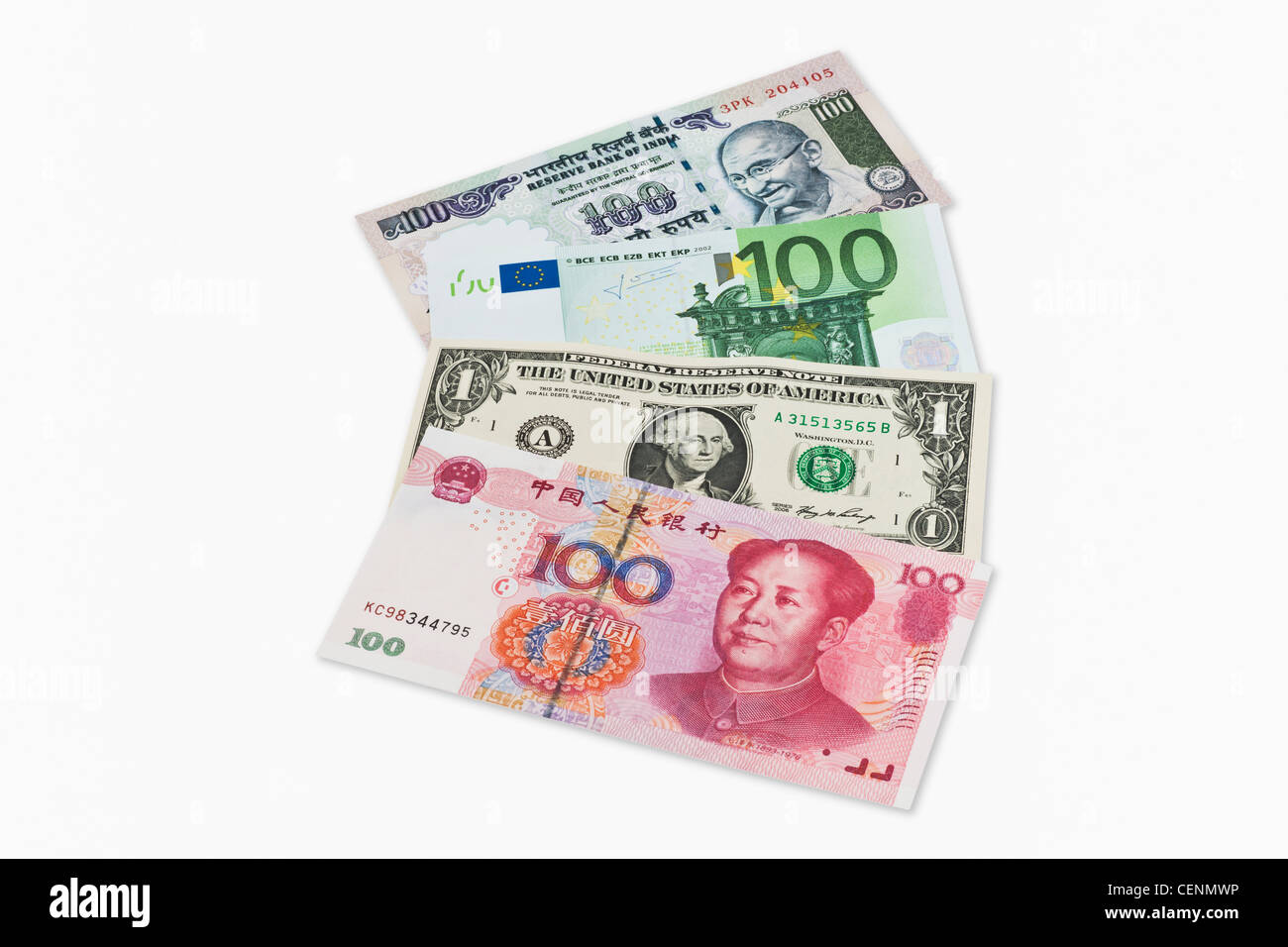 Quattro fatture vale la pena di 100 rupie indiane, 100 Euro, 100 yuan cinese e 1 U.S. Dollar giacciono affiancati Foto Stock