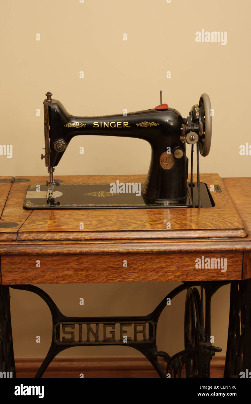 Un pedale vintage Singer macchina da cucire fabbricati nel 1925 Foto stock  - Alamy