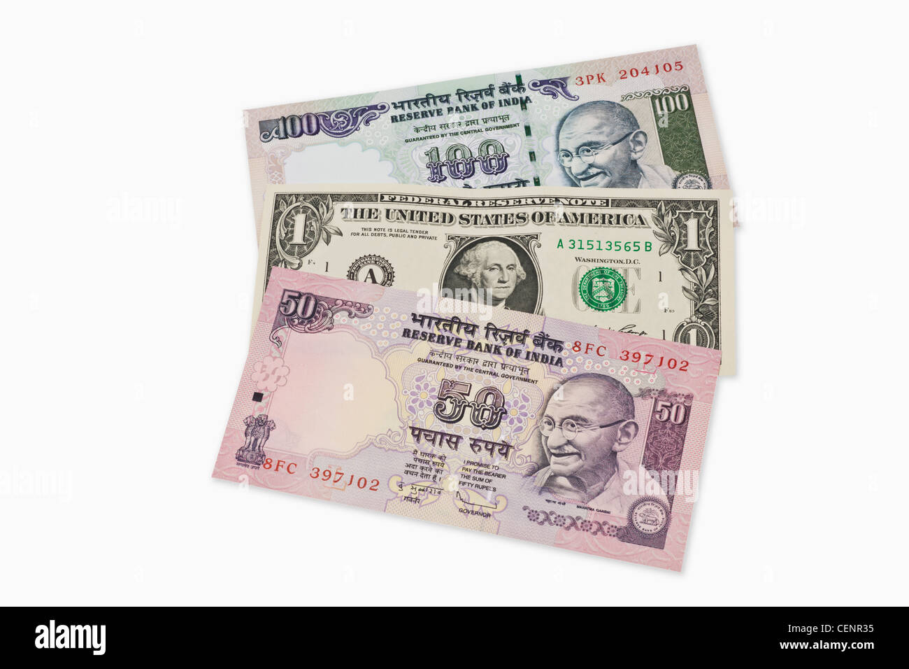 50 e 100 rupee fatture con il ritratto del Mahatma Gandhi. Al centro si trova a 1 Dollaro statunitense Bill Foto Stock
