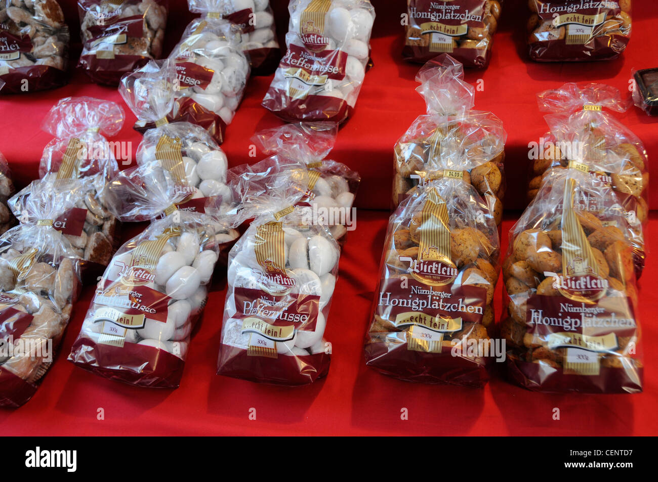 Una mostra di pan di zenzero in una bancarella di mercato a Norimberga, Germania Foto Stock