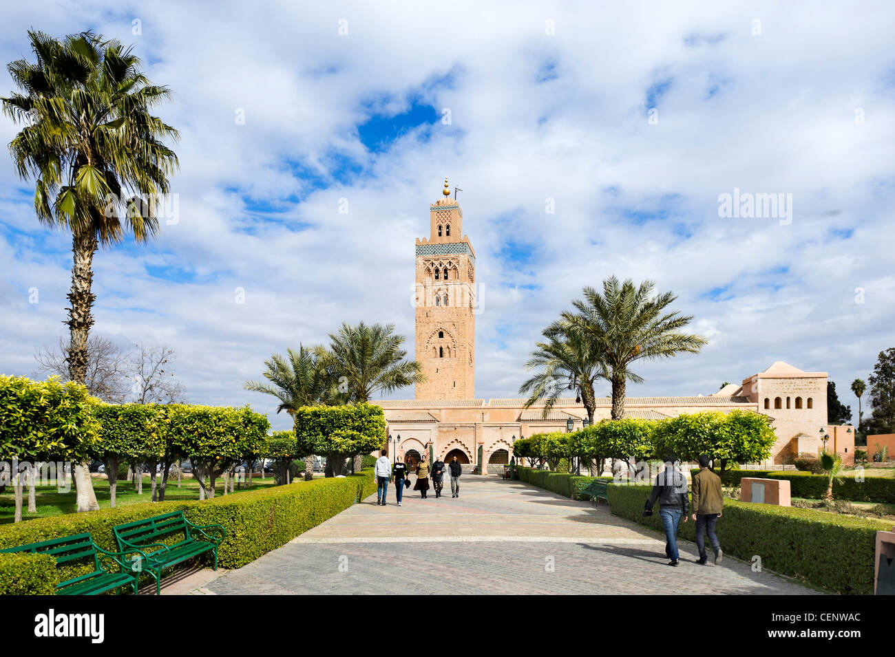 La Moschea di Koutoubia dai giardini di Koutoubia, Marrakech, Marocco, Africa del Nord Foto Stock