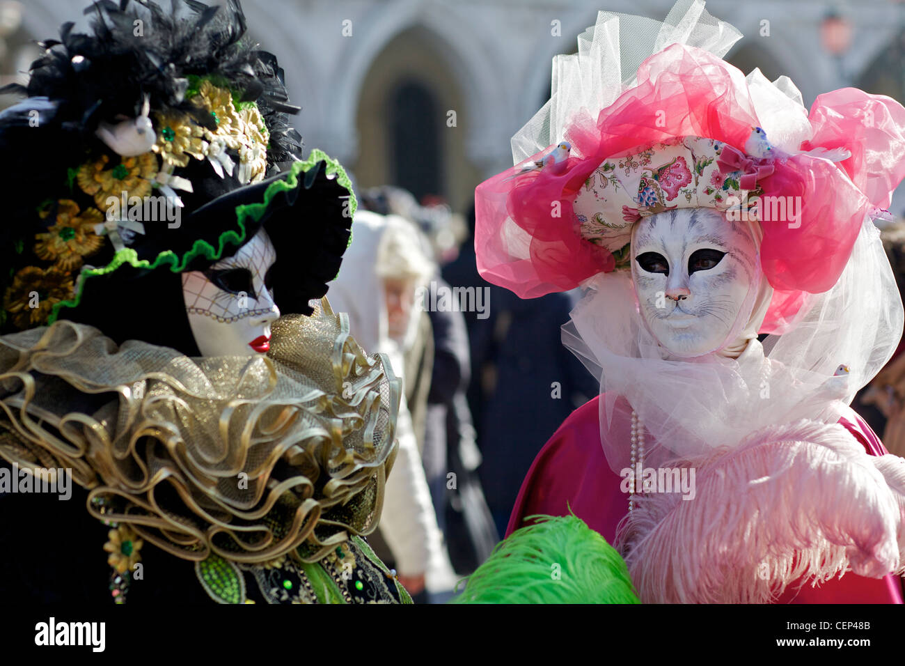 Masked festaioli a Venezia il Carnevale in Italia Foto Stock