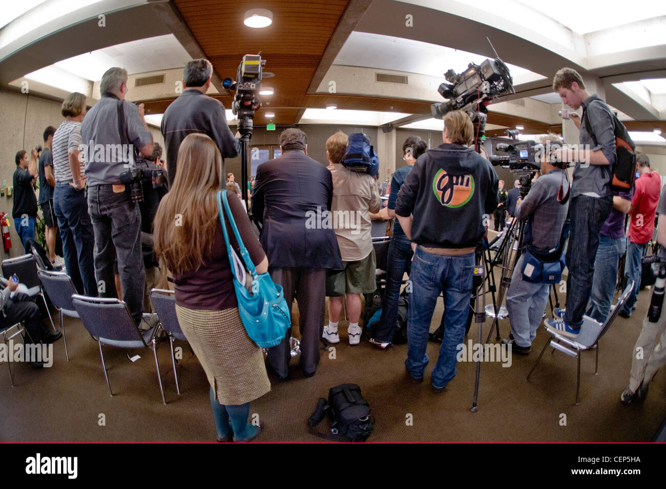Fotografi e troupes televisive di coprire una protesta degli studenti su aumenti di lezioni presso la University of California di Los Angeles Foto Stock