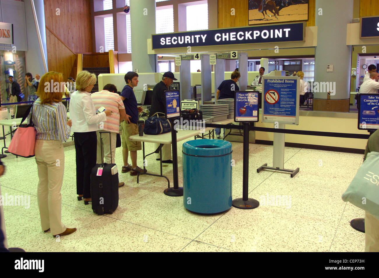 Controlli di sicurezza in aeroporto Check Point'Aeroporto Sky Harbor di Phoenix in Arizona Foto Stock