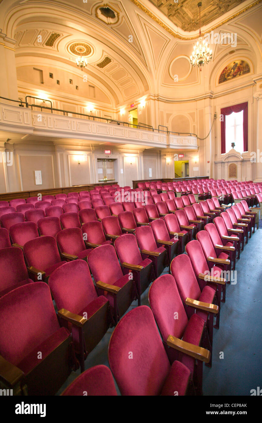 Sedi nel vecchio teatro Worcester Massachusetts Foto Stock