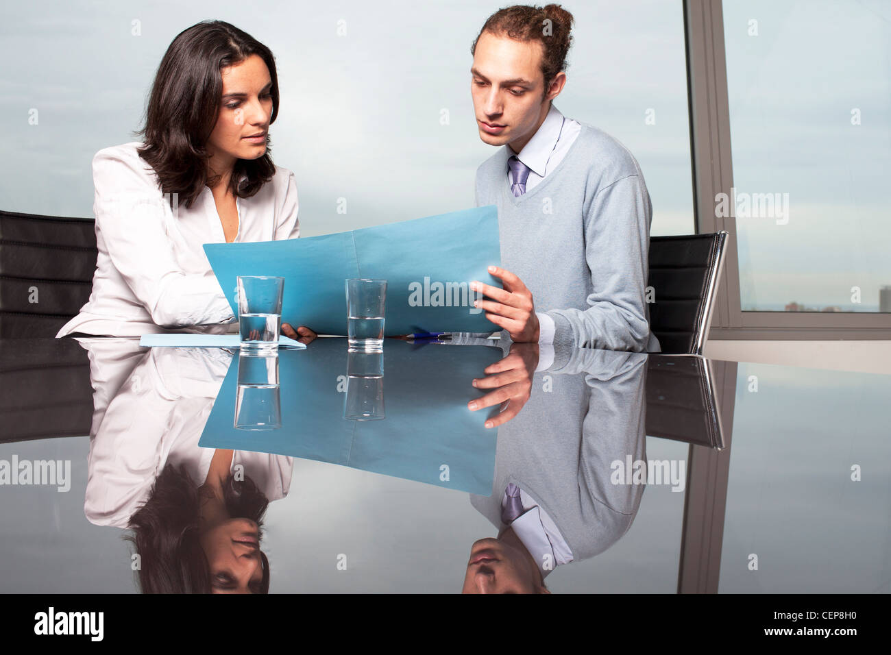 Consultazione con consulente fiscale Foto Stock