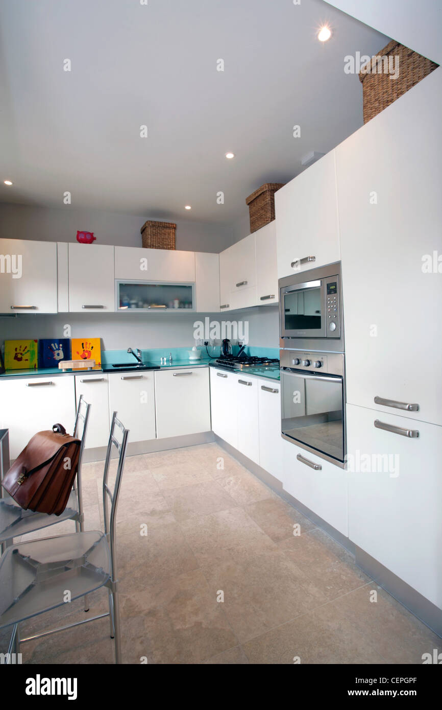 Bachelpad artistico Niccolo Benvenuti vive in un appartamento ristrutturato che conserva ancora si tratta delle caratteristiche Vittoriane originali Foto Stock