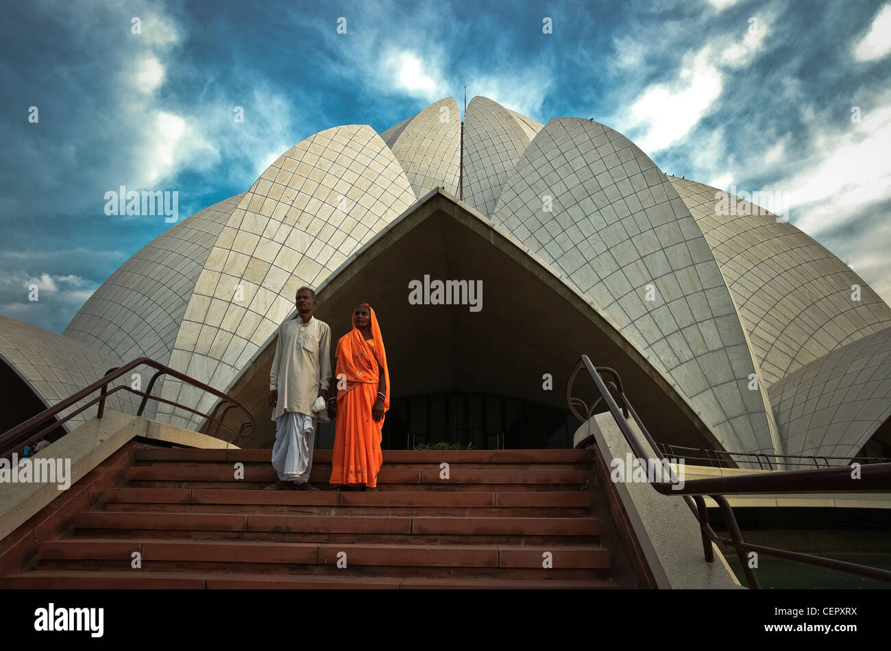 Il Tempio del Loto o tempio Bahai di Nuova Delhi, persone provenienti da tutti i religiosi e le religiose gli sfondi sono benvenuti Foto Stock