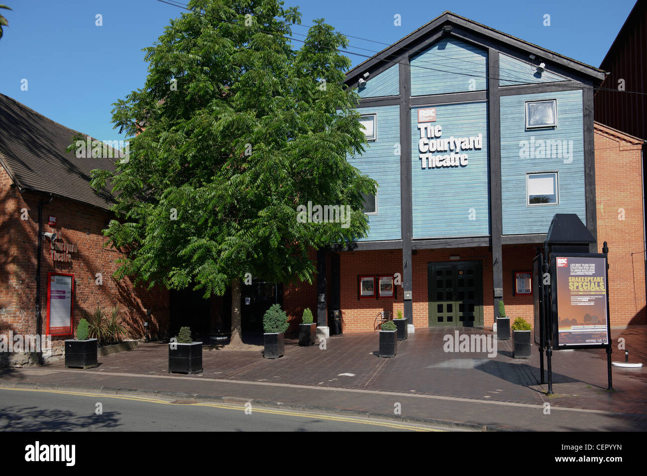 Il Courtyard Theatre, l'RSC (Royal Shakespeare Company) teatro nuovo, aperto nel 2006 per consentire alla società di continuare perfor Foto Stock