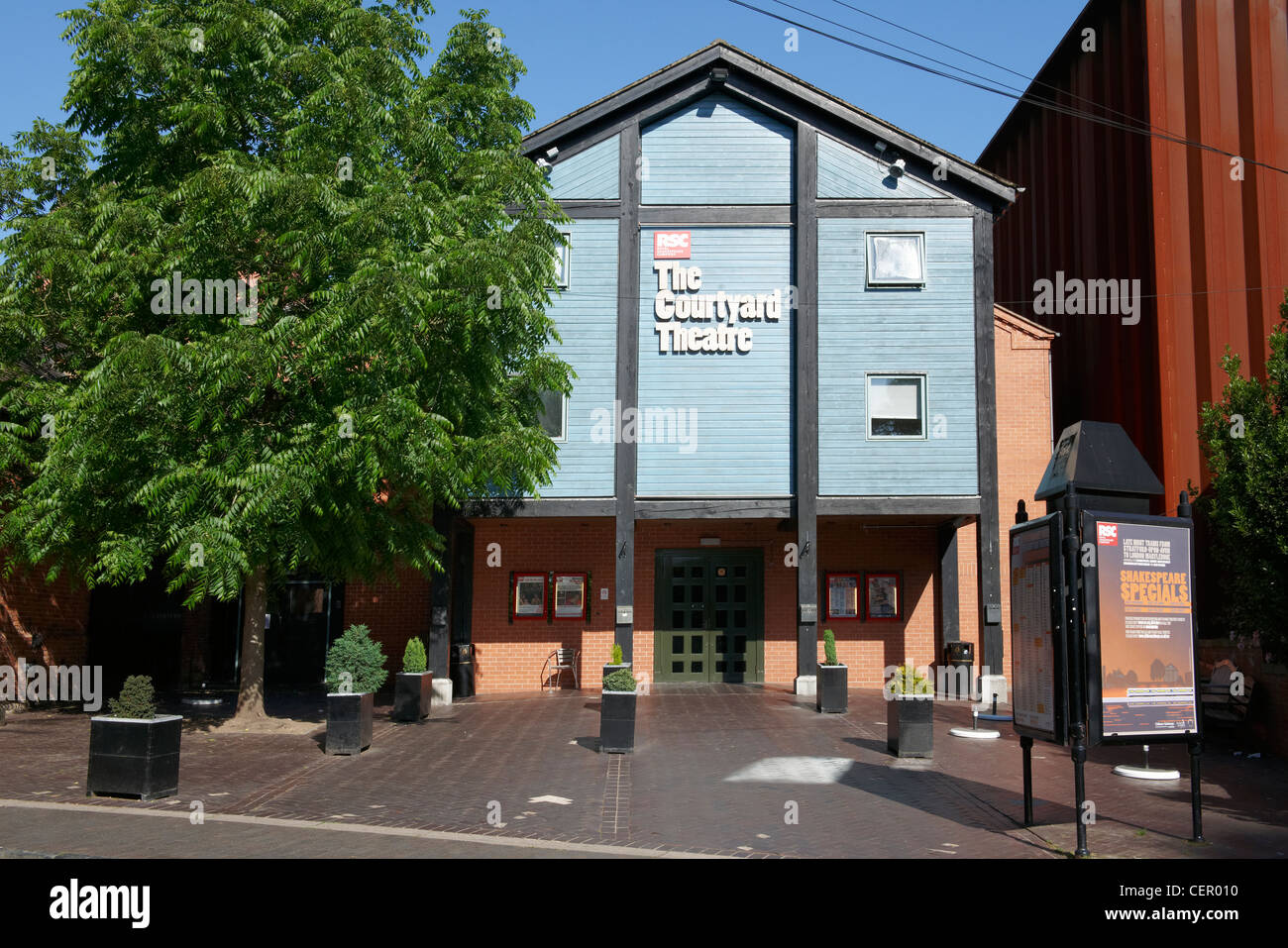 Il Courtyard Theatre, l'RSC (Royal Shakespeare Company) teatro nuovo, aperto nel 2006 per consentire alla società di continuare perfor Foto Stock