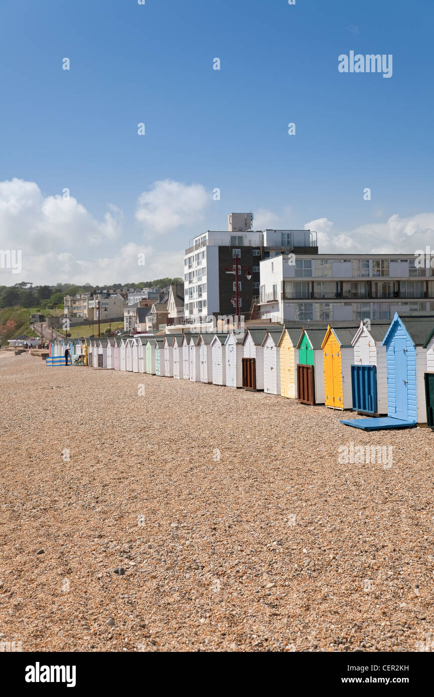 Inghilterra Devon Seaton Beach con fila di cabine sulla spiaggia, Foto Stock