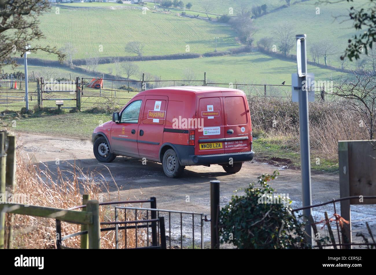 Royal Mail delivery van in ambiente rurale Foto Stock