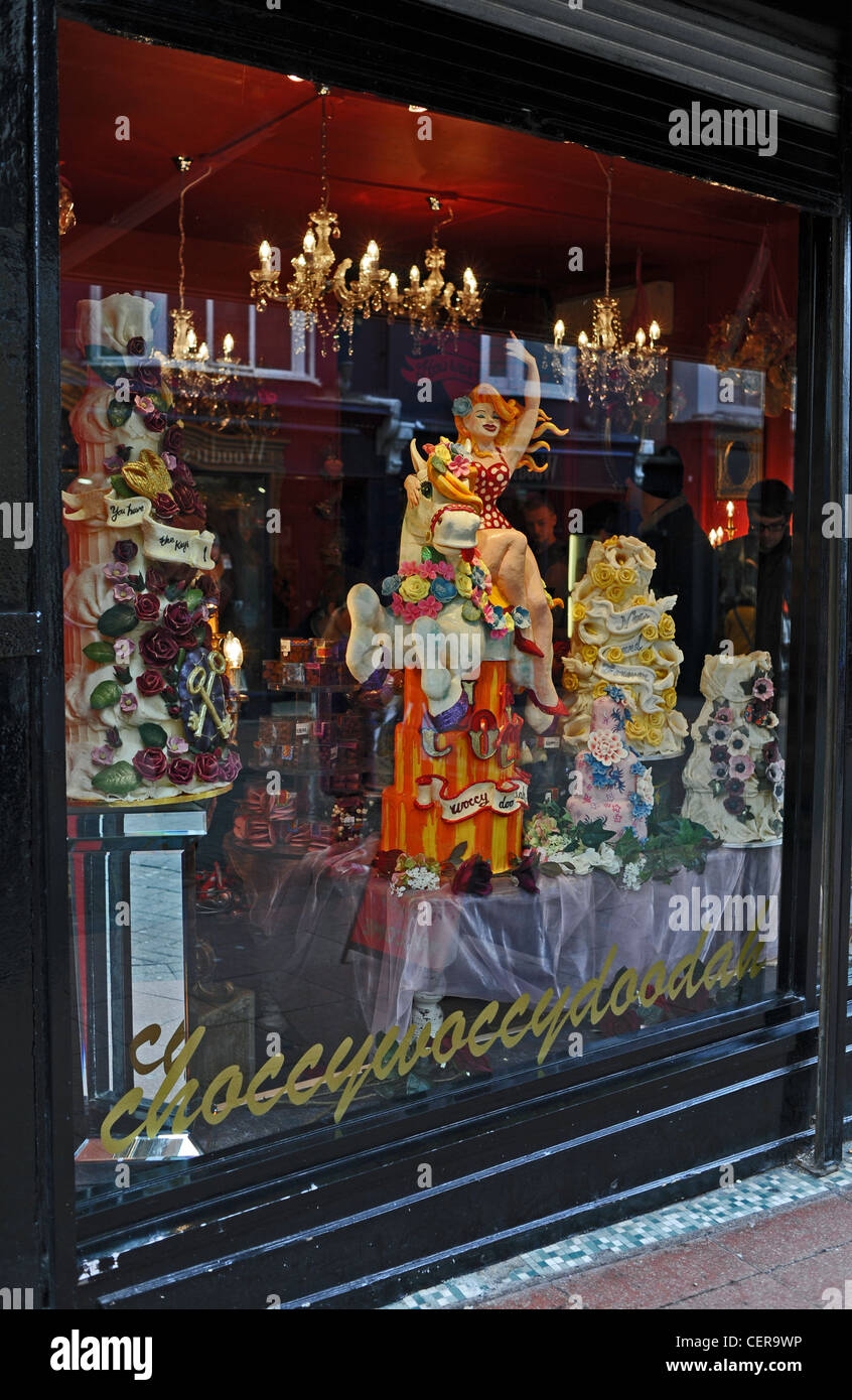 La cioccolateria Choccywoccydoodah si trova a Duke Street Brighton, famosa per la sua pasticceria fatta in casa nel 2012, da allora chiusa Foto Stock