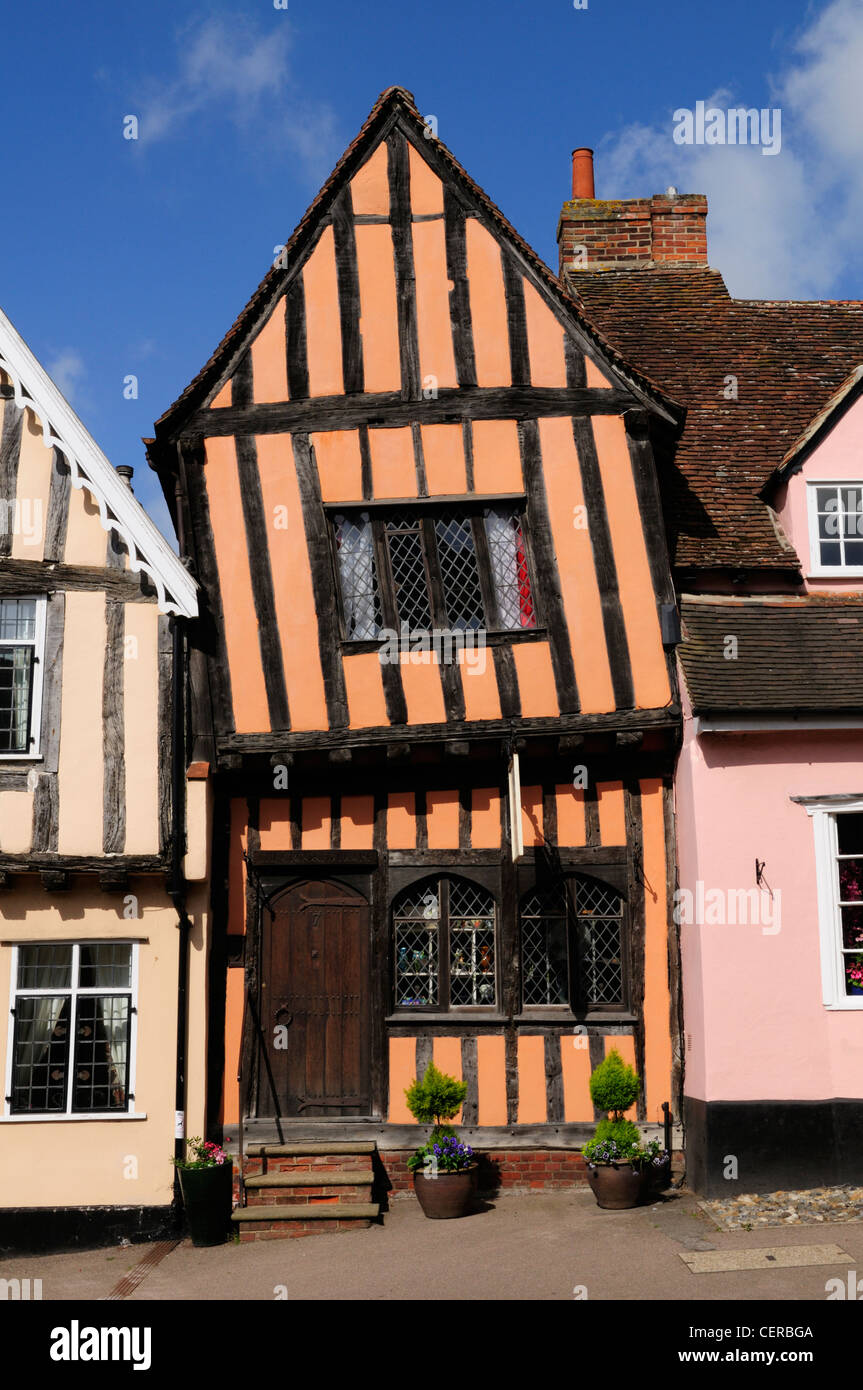 Il Crooked House Gallery in un mezzo in legno edificio medievale costruito intorno al 1425 a Lavenham. Foto Stock