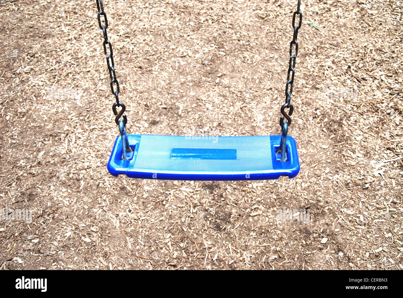 Swing,giochi,parco,impostare,blu,catena,isolato, Foto Stock