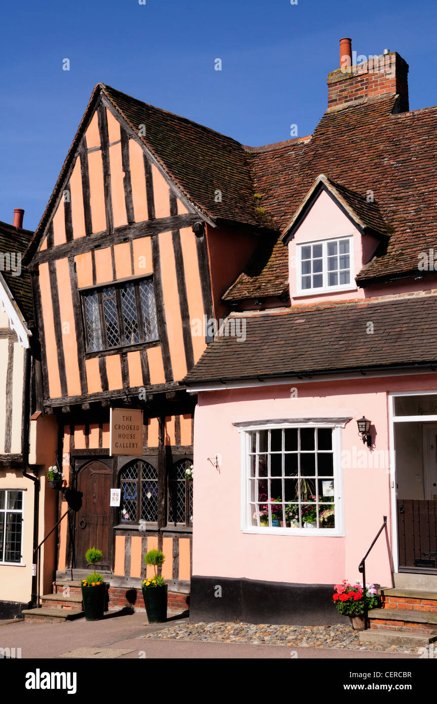 Il Crooked House Gallery in un edificio medievale costruito intorno al 1395 da un ricco mercante. Foto Stock