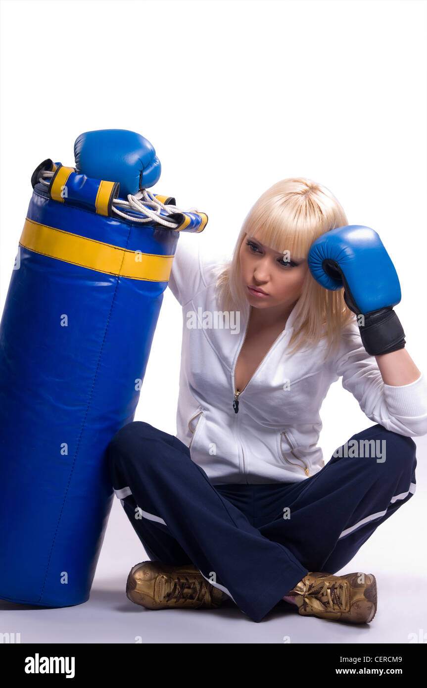 Donna bionda in sport è un equipaggiamento di inscatolamento Foto Stock