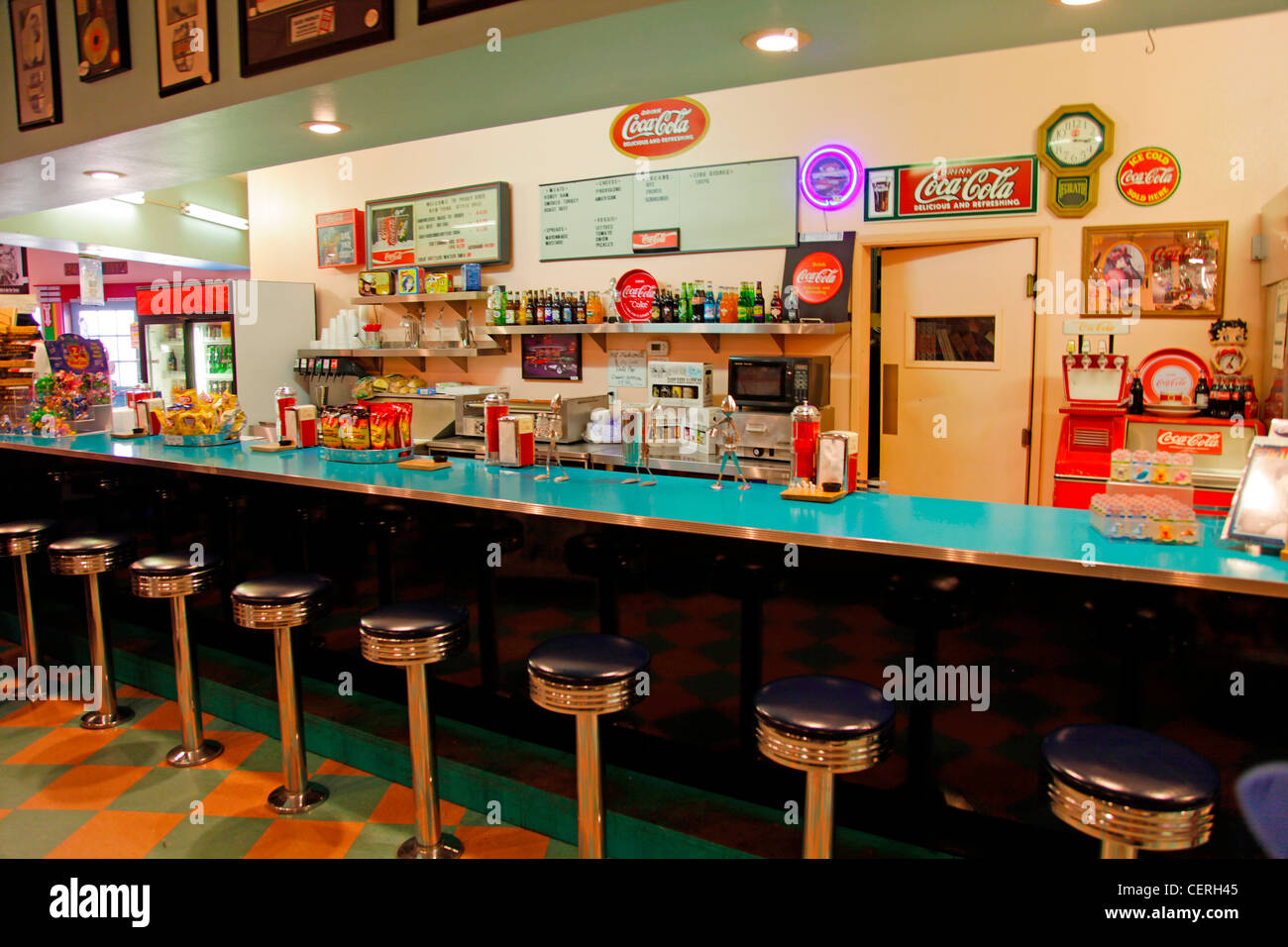 Interno del VINTAGE AMERICAN DINER sulla ROUTE 66,USA Foto Stock