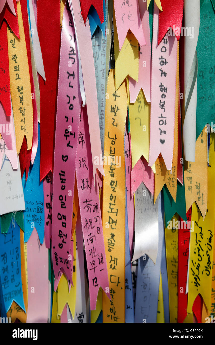 Desidero nastri desiderosi di pace e di unità in DMZ De-militarized zone del sud corea del nord di frontiera, Imjingak, Corea del Sud Foto Stock