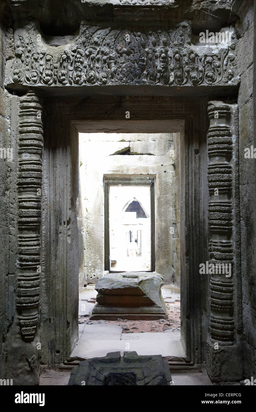 Portale scolpito in Preah Khan temple, Cambogia Foto Stock