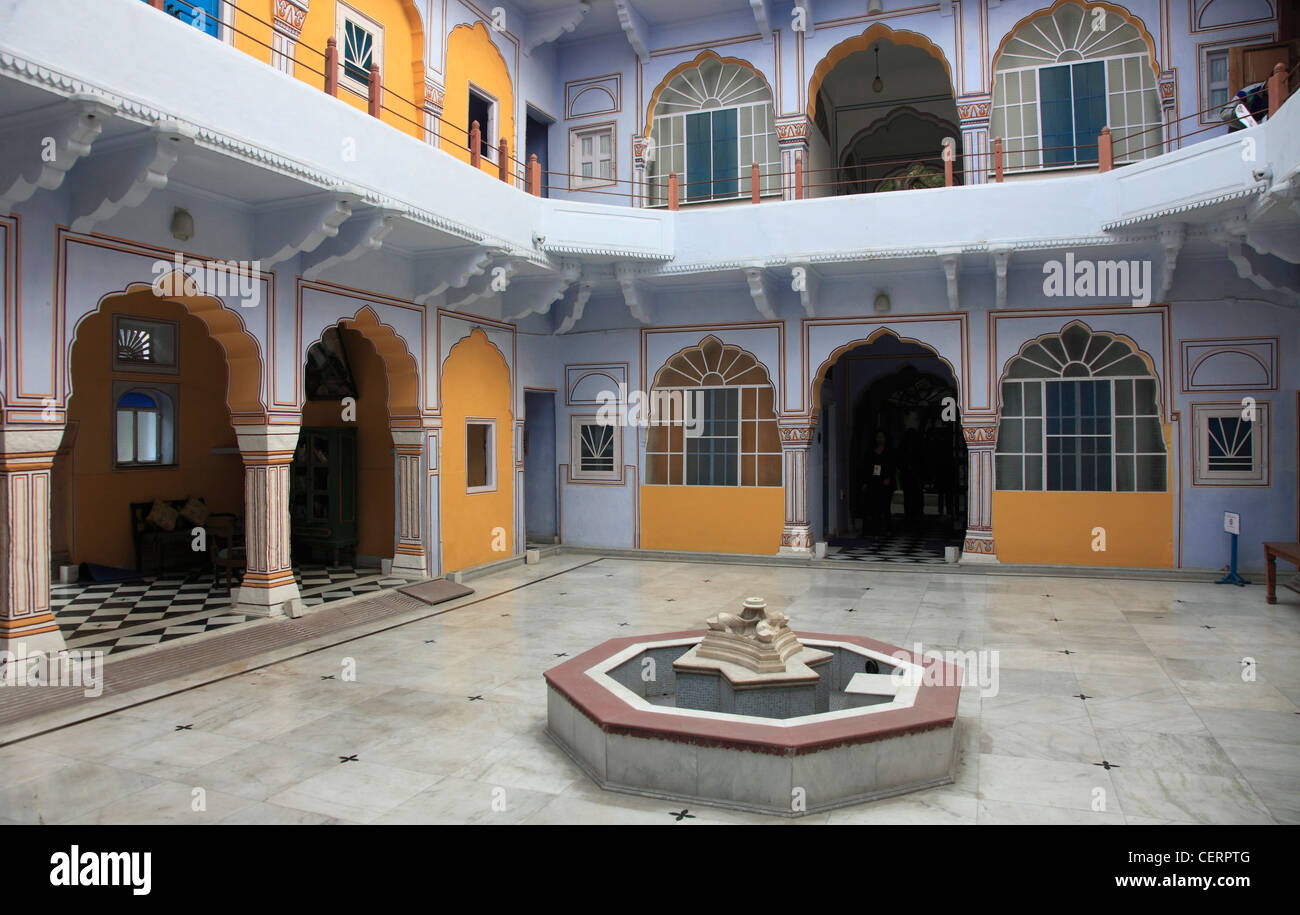 India Rajasthan, Jaipur, Hotel Diggi Palace, il cortile Foto Stock