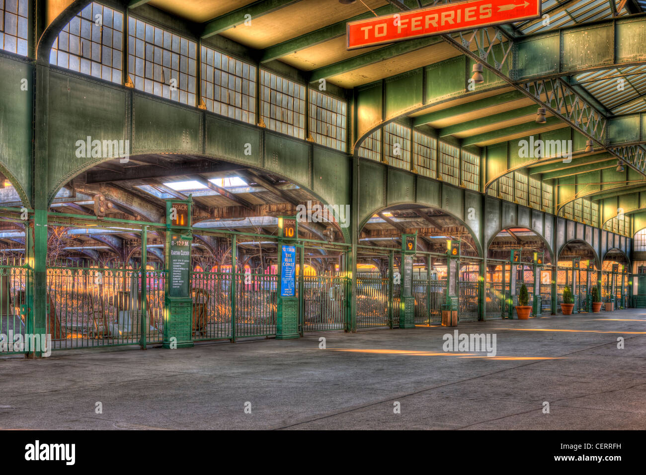 L'interno della ferrovia centrale di New Jersey (CRRNJ) Terminale, situato a Liberty State Park in Jersey City, New Jersey. Foto Stock