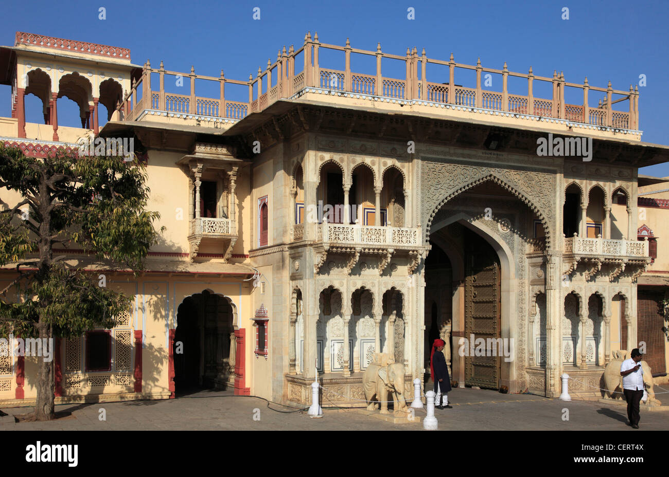 India Rajasthan, Jaipur, Palazzo Cittadino Rajendra Pol, gate, Foto Stock