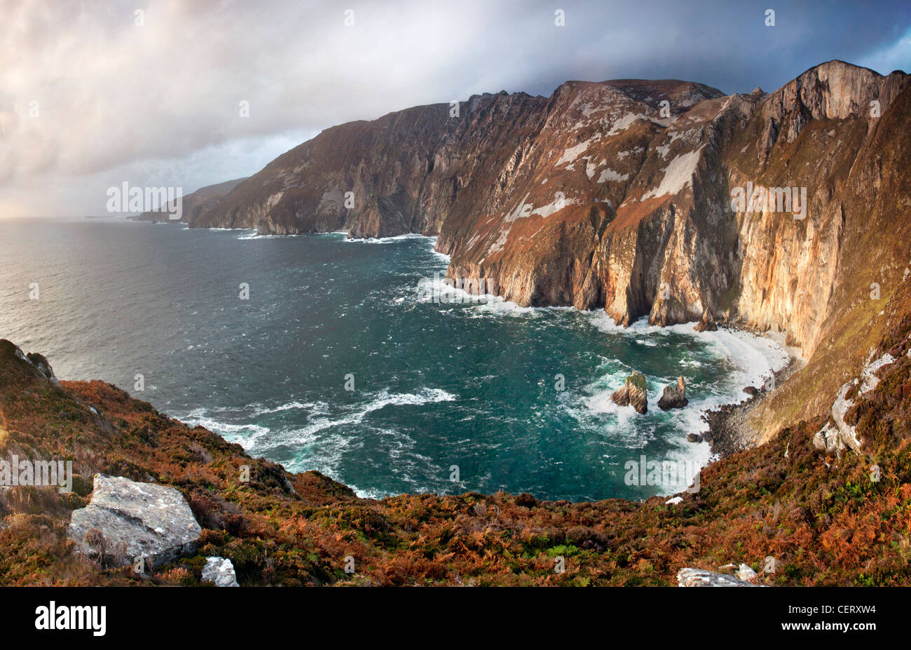 Slieve League cliffs, situato sulla costa occidentale di Donegal Foto Stock