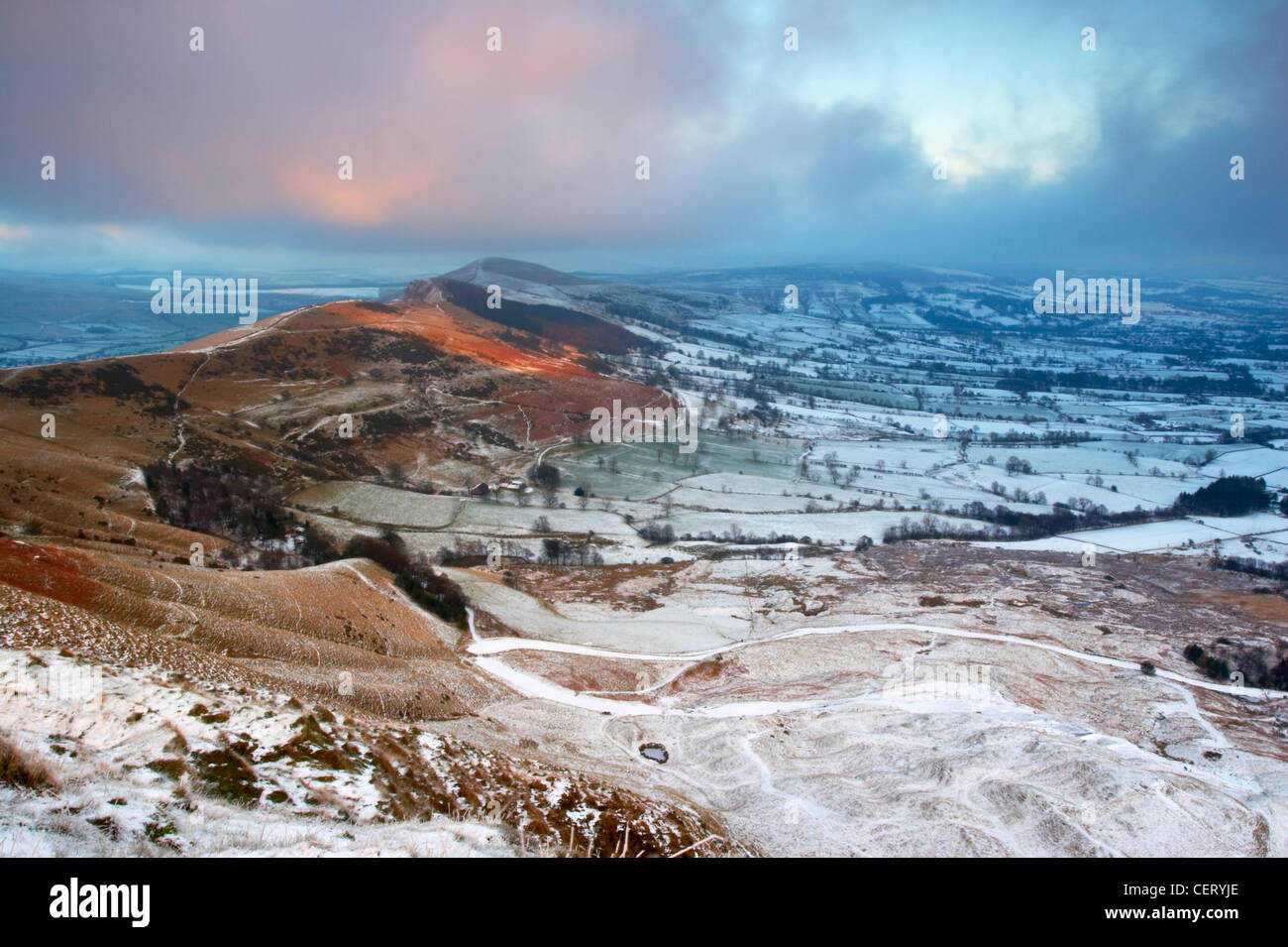 Hope Valley ricoperta di neve nel Derbyshire Peak District. Foto Stock